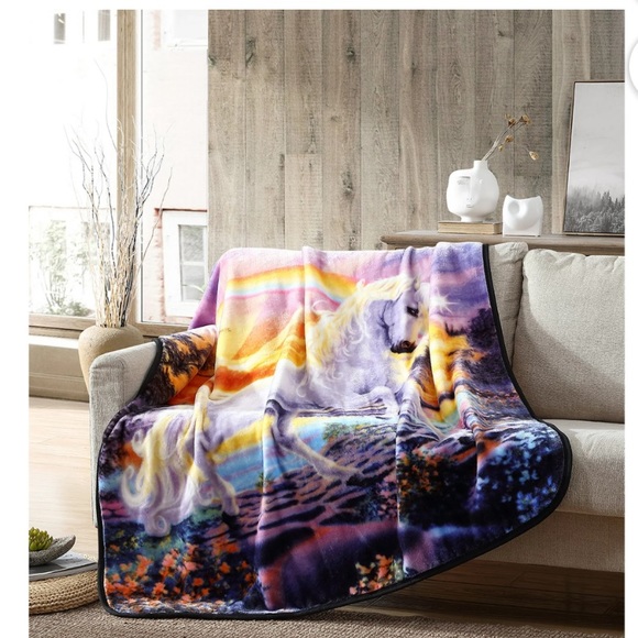 NWT 50X60 Plush Unicorn Throw - Picture 3 of 3